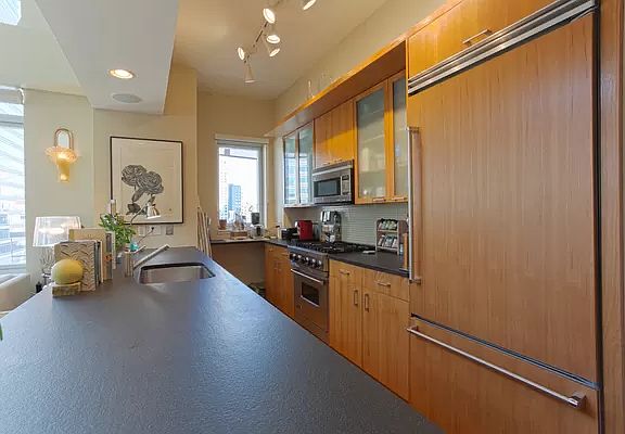 3rd image of 205 E 59th St APT 23B