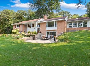 566 Cove Ct, Barrington, IL 60010