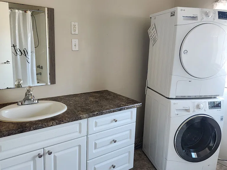 5696 Buchanan Ave #UPPER — Photo 2