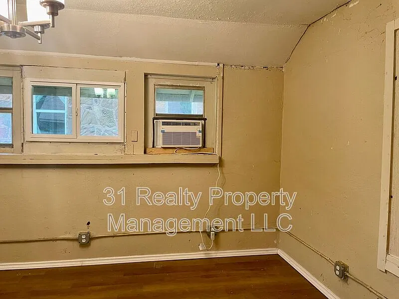 1 bed, 1.0 bath, 221 sqft, $595 — Photo 4