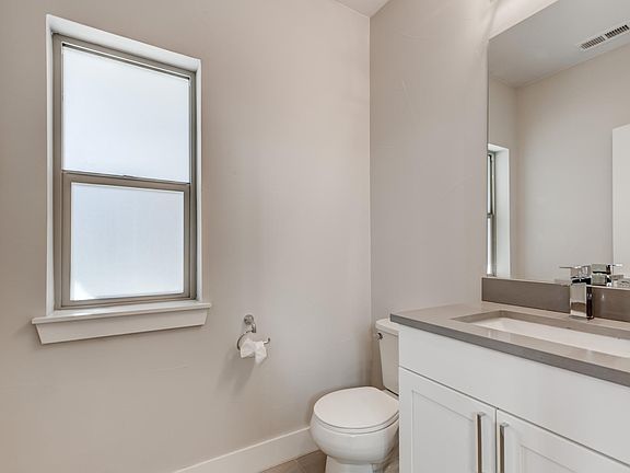 Entry-level half-bathroom
