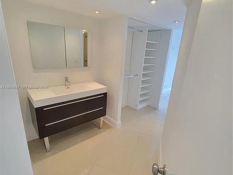 3301 N Country Club Dr #811 — Photo 5