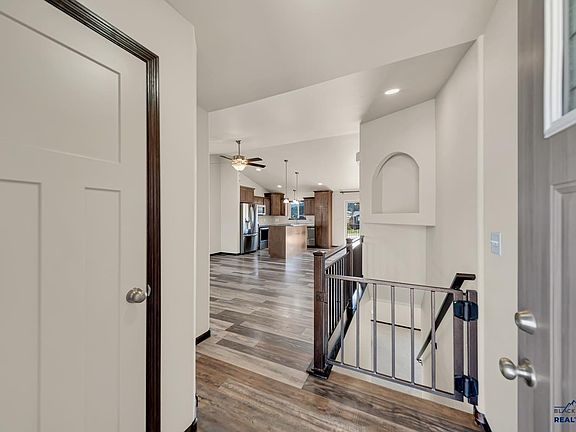 4th image of 2694 Meadows Dr