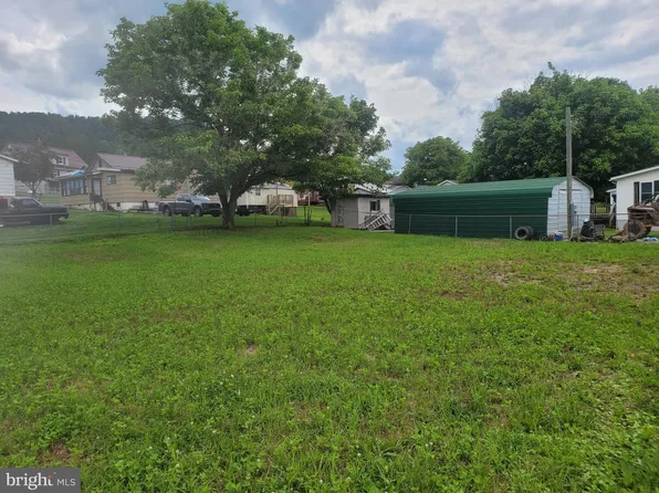 68 Skin Creek Rd, Weston, WV 26452