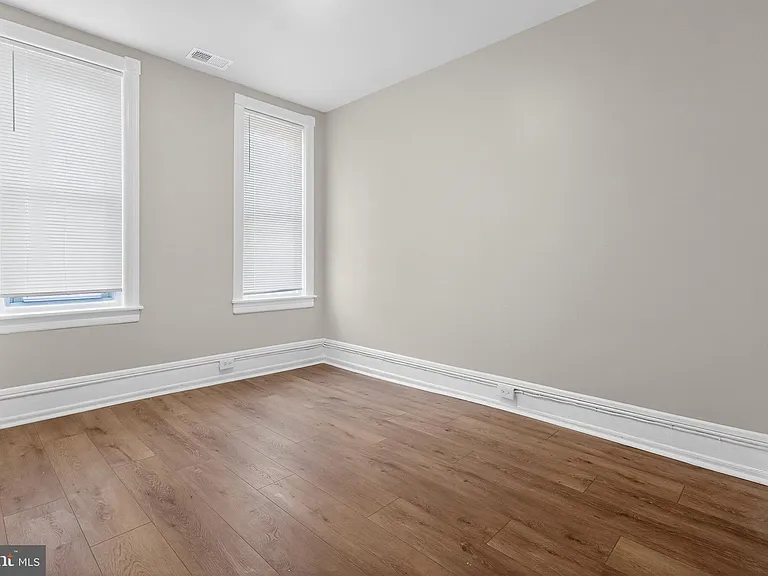 5437 Webster St — Photo 13