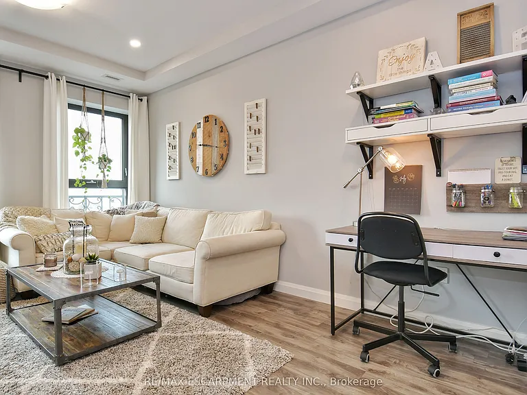 112 King St E #903 — Photo 29