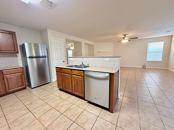 5th image of 431 Mantova Dr