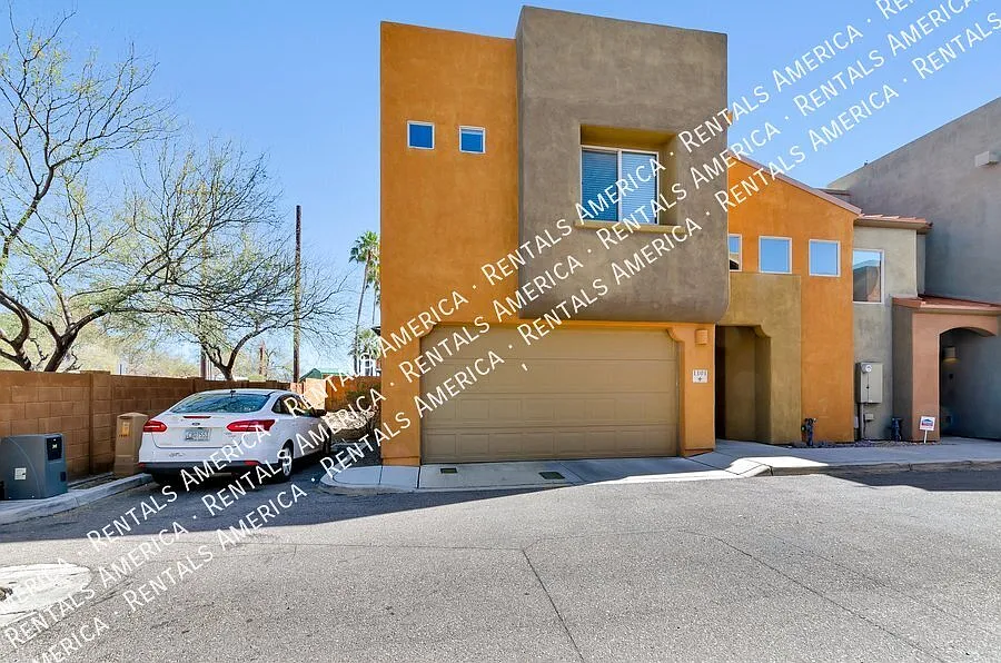 Building Photo - 3830 E 3rd St #1101