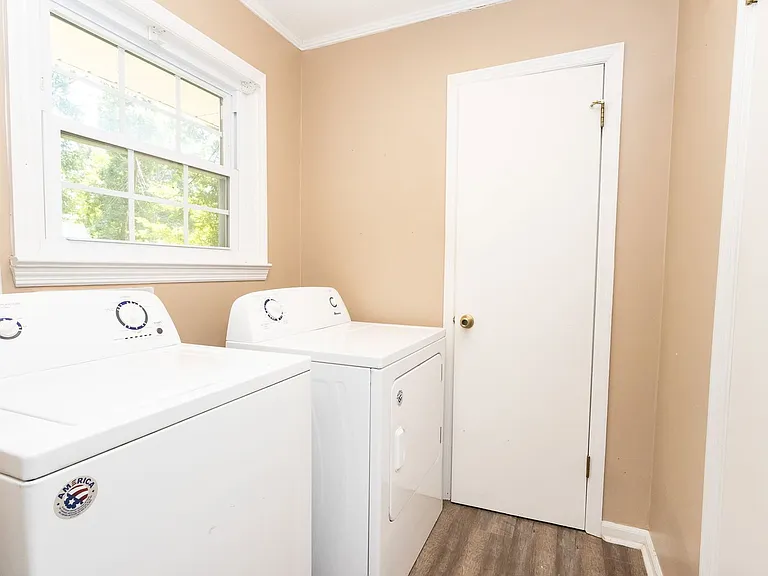 8260 Oxford Dr — Photo 22