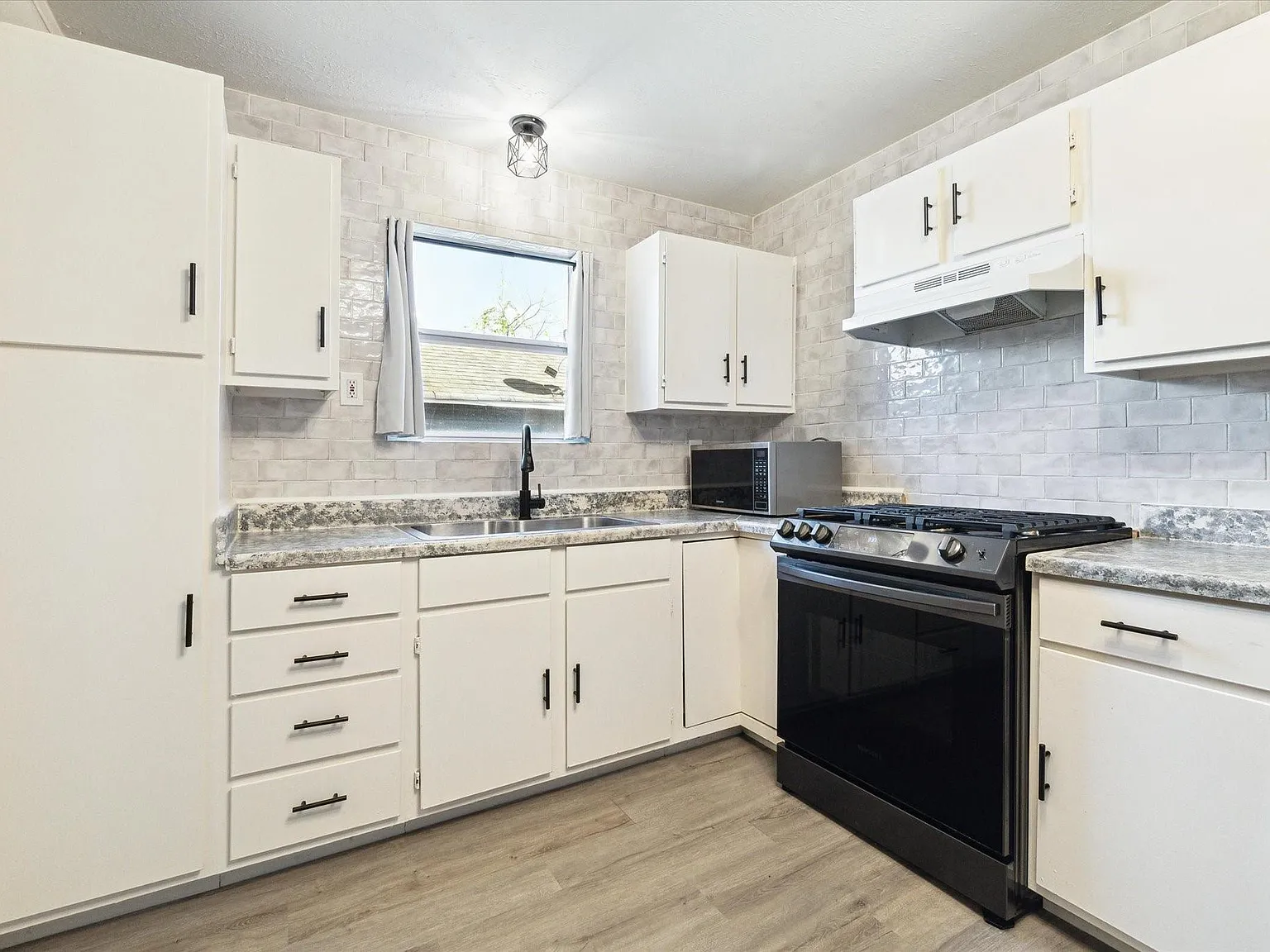 1 bed, 1.0 bath, 750 sqft, $1,250 — Photo 4