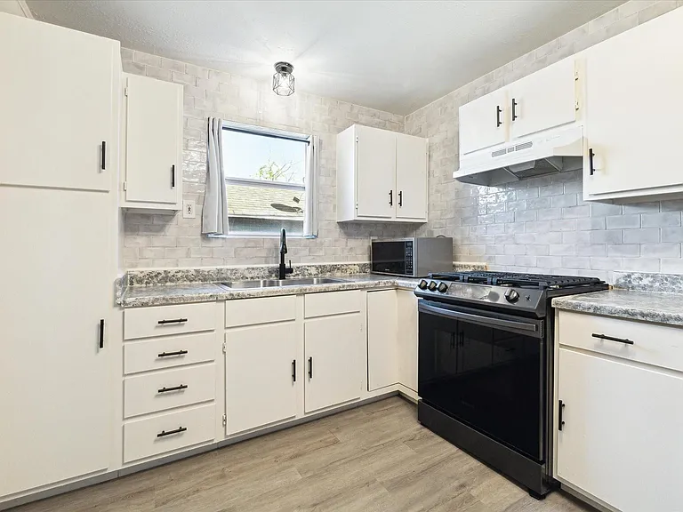 1147 Du Barry Ln #B — Photo 4