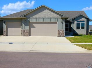 8800 W Wiseman Cir, Sioux Falls, SD 57106
