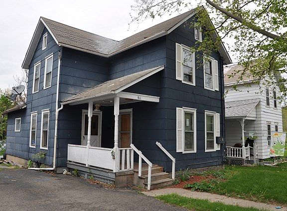 3rd image of 811 Jay St
