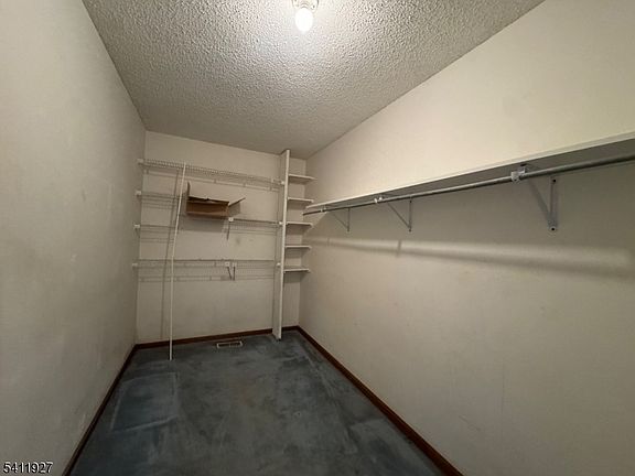 5th image of 62 Heritage Ln