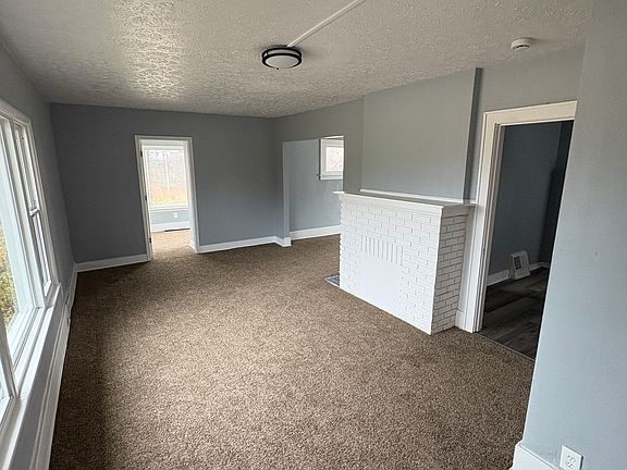3rd image of 632 Lovers Ln