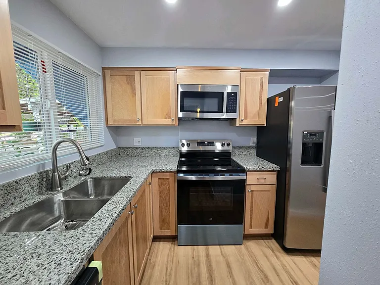 3161 N Shore Dr SE — Photo 7