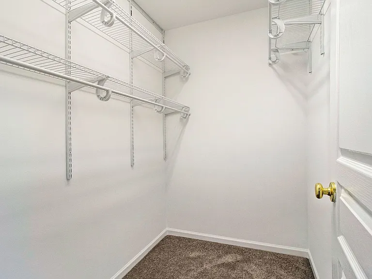 409 Metropolitan St — Photo 15