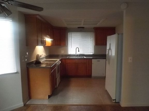 3rd image of 5215 Bayview Ave