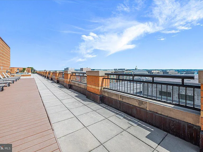 400 Massachusetts Ave NW #820 — Photo 33