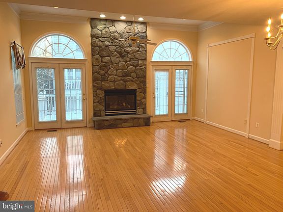 4th image of 639 Gatestone St