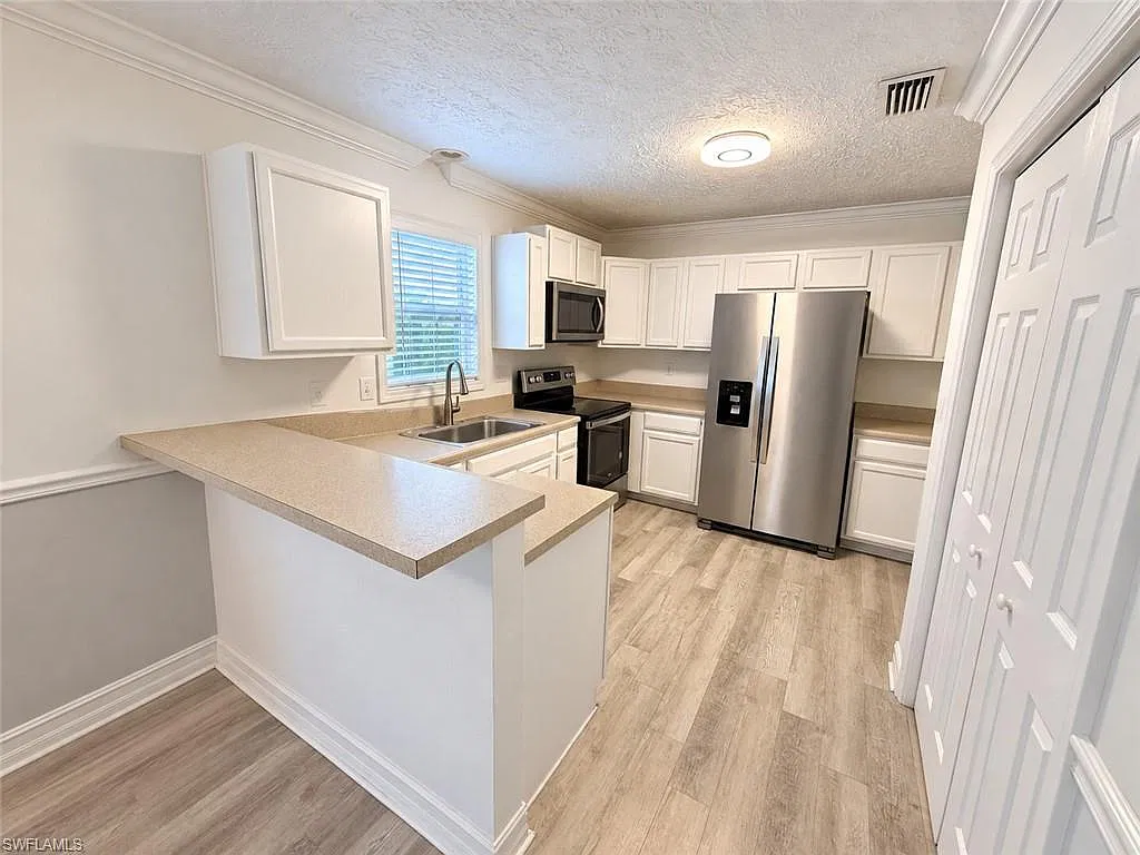 3 bed, 2.0 bath, 1100 sqft, $2,350 — Photo 4