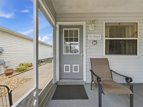 4th image of 389 Seven Oaks Ln