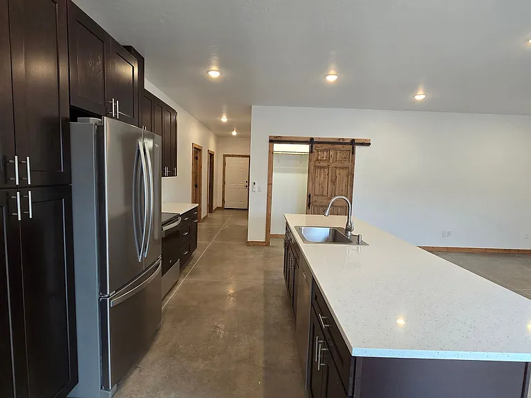 2215 Steamboat Ln — Photo 7