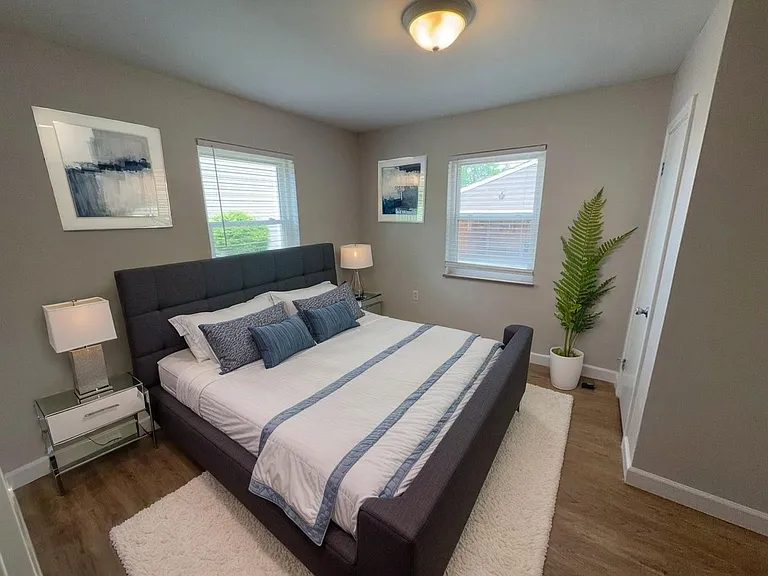 464 Cloverdale Ave — Photo 6