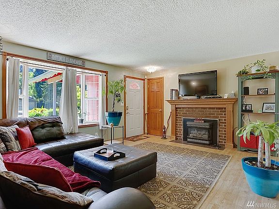 4th image of 4904 33rd Ct SE