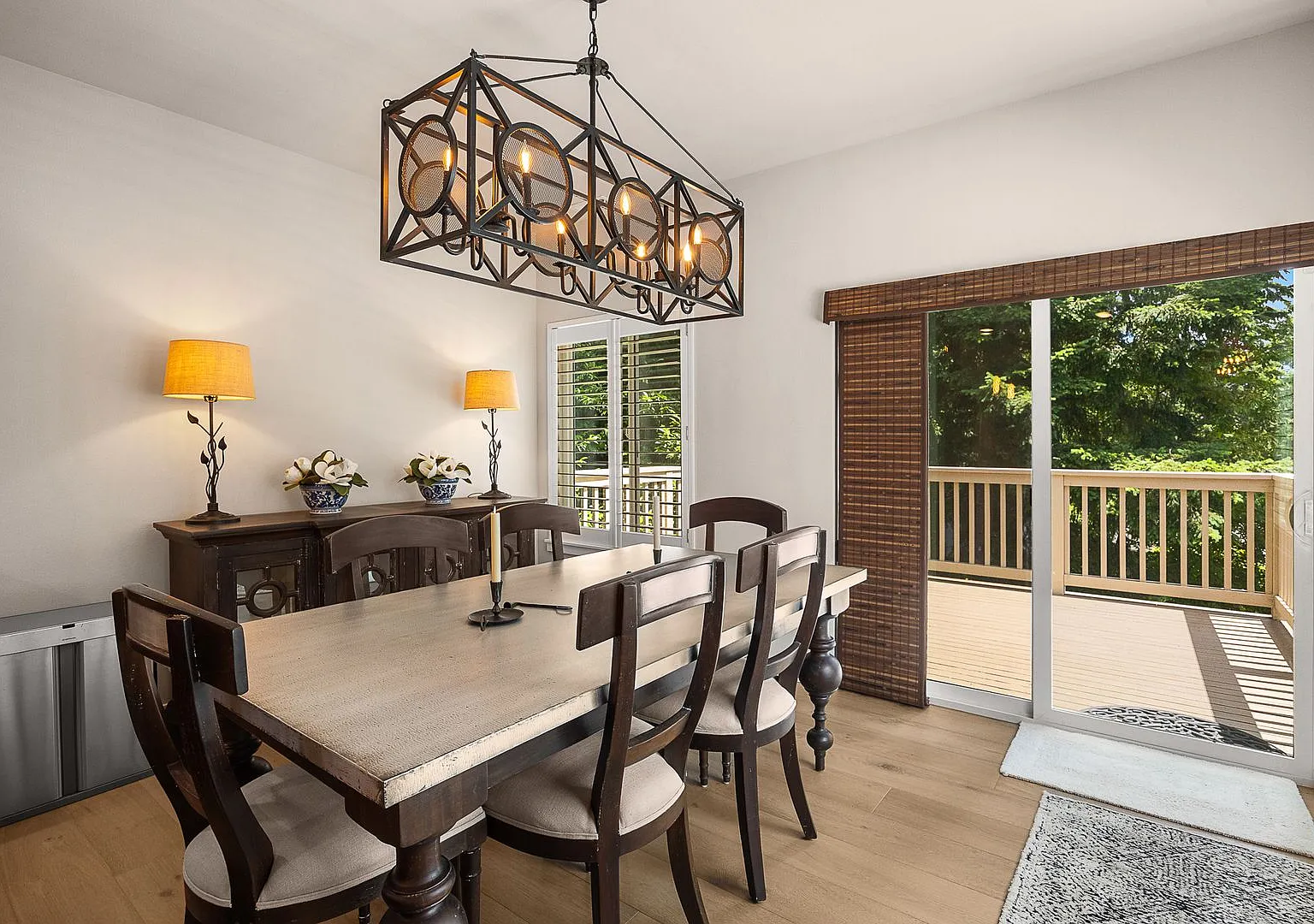 Stunning 4 Bedroom 2.5 Bathroom Home in Quiet Area of Lynnwood! — Photo 4