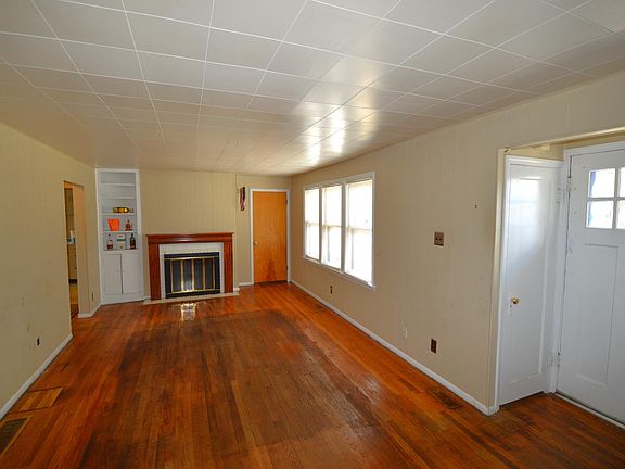 2nd image of 726 Lone Oak Dr