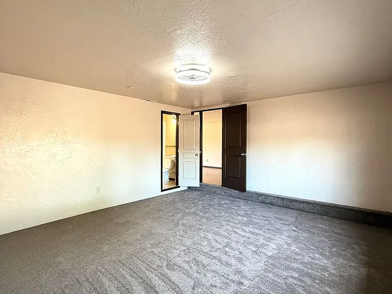 2900 Terr Mont Loop — Photo 6