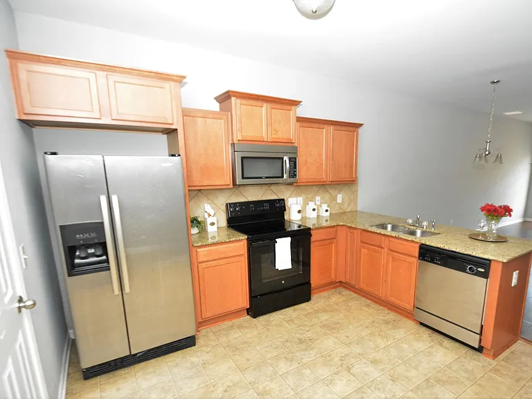 12736 Livengood Ln — Photo 6