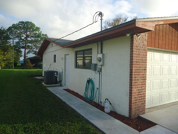 3rd image of 1426 SE Griffin Terrace