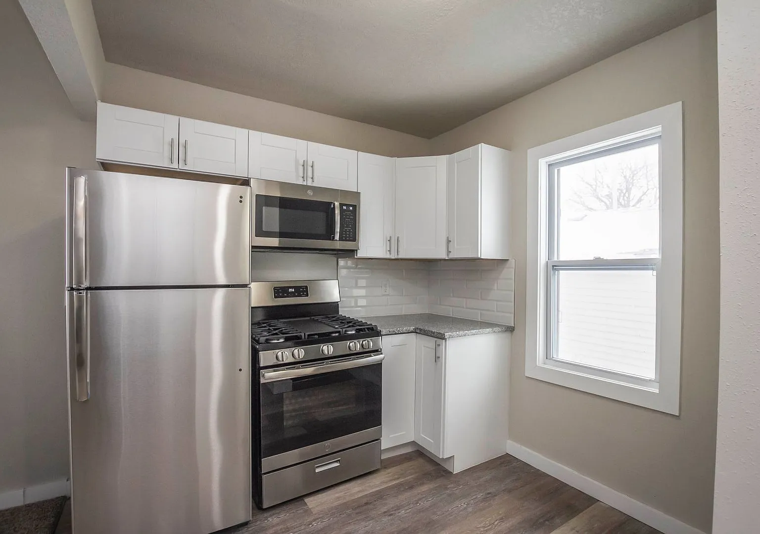 Charming 3 bedroom 1 bath home — Photo 3