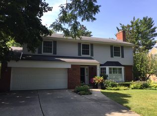 1040 Blackthorn Ln, Northbrook, IL