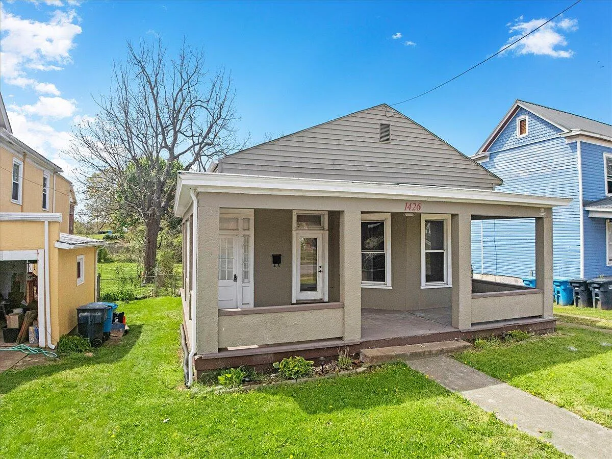 1426 Chapman Ave SW photo 1