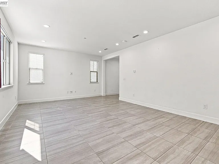 33 W Roccolino Ln — Photo 48