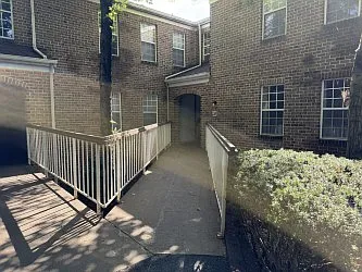 Flying Hills Apartments — Photo 14