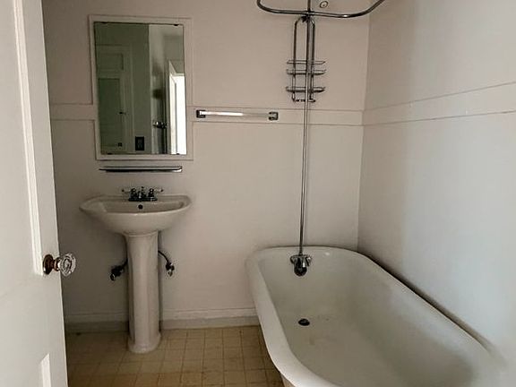 5th image of 561 Aloha St APT 201
