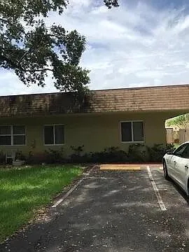 2 bed, 1.0 bath, 1050 sqft, $2,000 — Photo 3