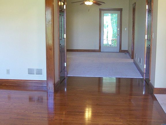 5th image of 442 S Bethany Rd