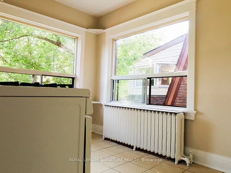 111 Northcliffe Blvd #ALL INCLUSIVE UPPER — Photo 5