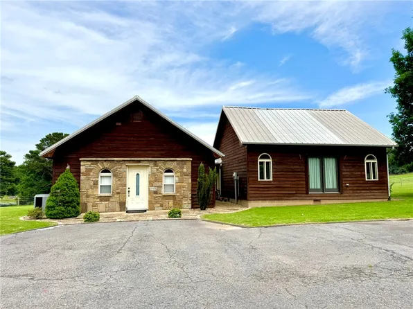 2393 Crow Mountain Rd, Russellville, AR 72802