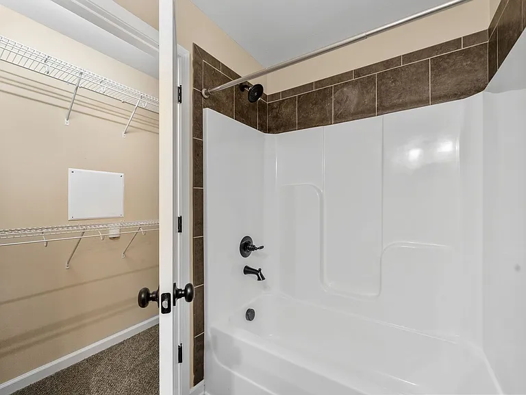 161 Center Pointe Dr — Photo 17