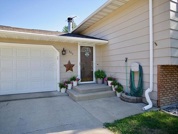 2nd image of 802 6th Ave E