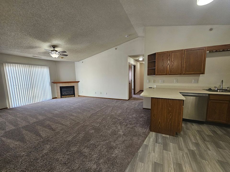 1st image of 610 Commercial Ct #61009