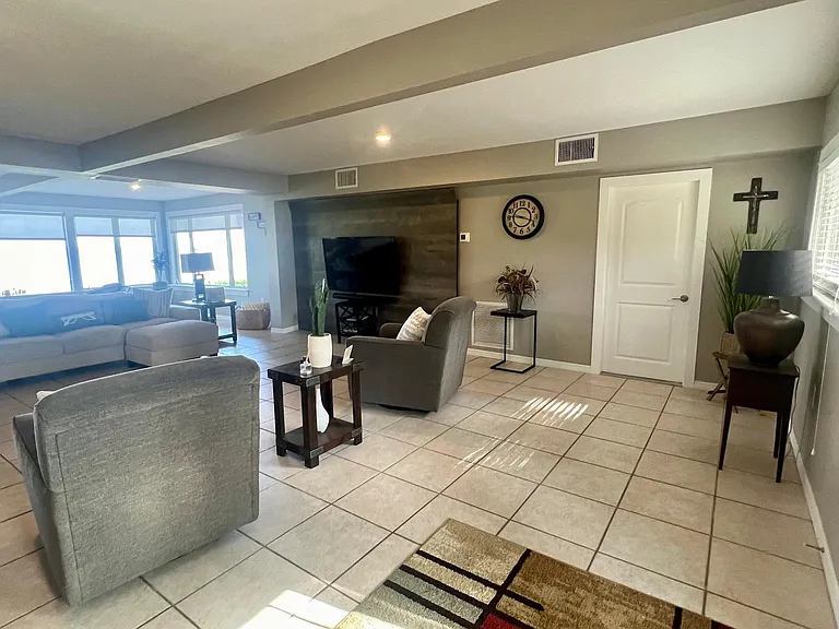 33911 Shady Acres Rd — Photo 8