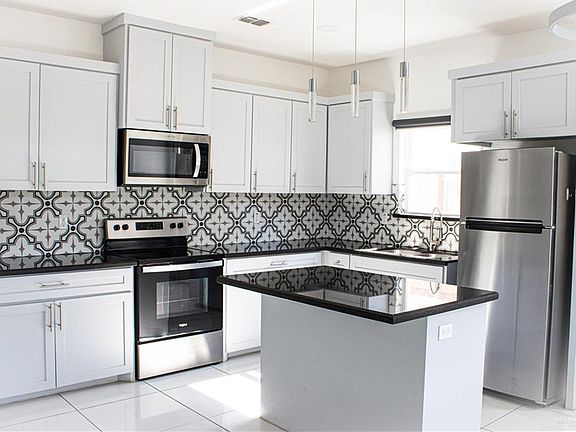 3rd image of 1600 Angelina Dr #1