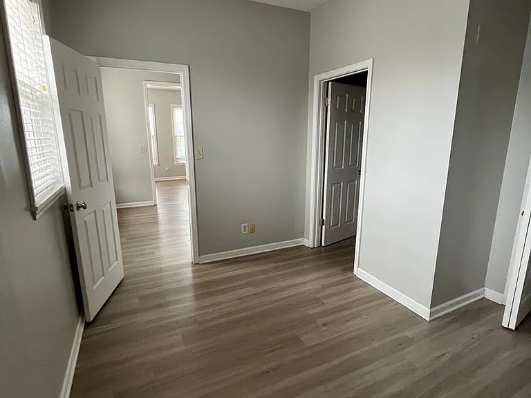 Sanders Flats — Photo 15